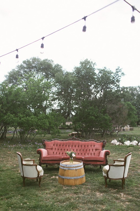 vintage-reception-with-steal-worthy
