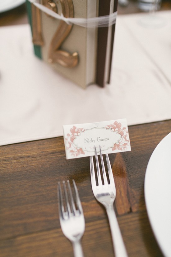 vintage-reception-with-steal-worthy