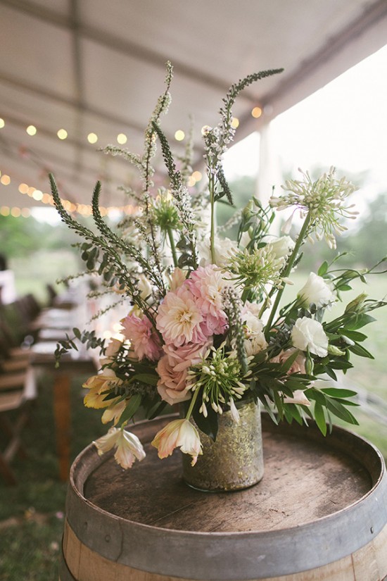 vintage-reception-with-steal-worthy
