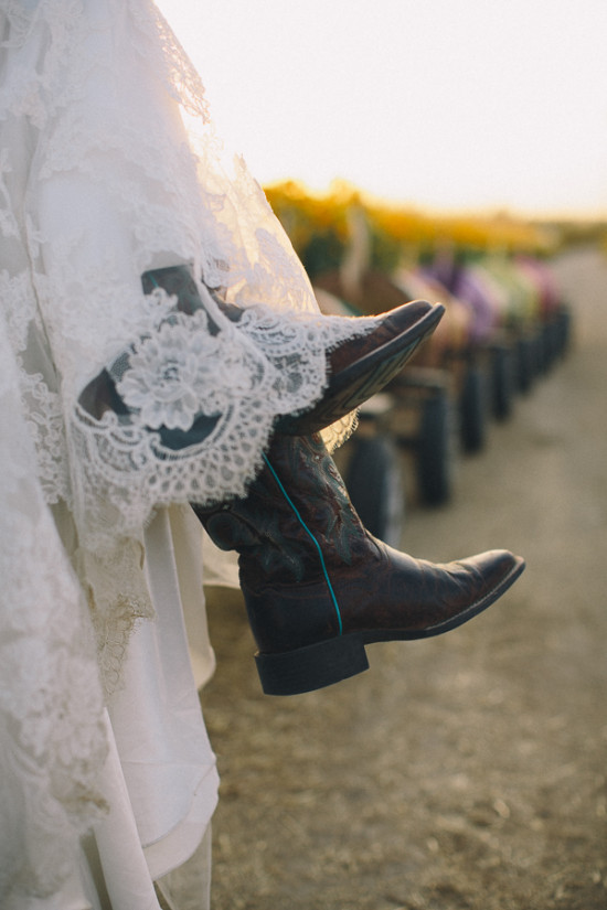 country-burlap-and-lace-wedding