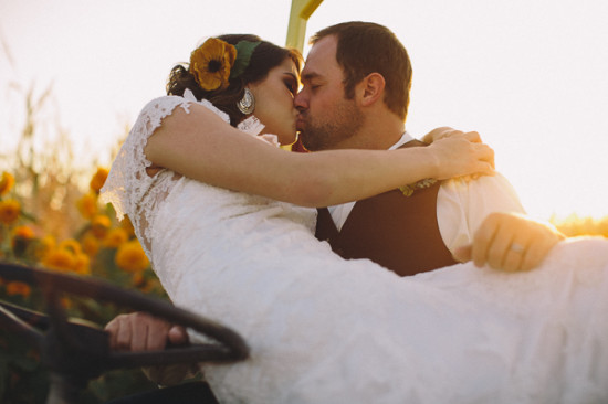 country-burlap-and-lace-wedding