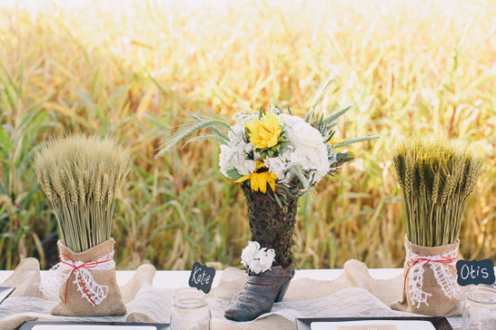 country-burlap-and-lace-wedding
