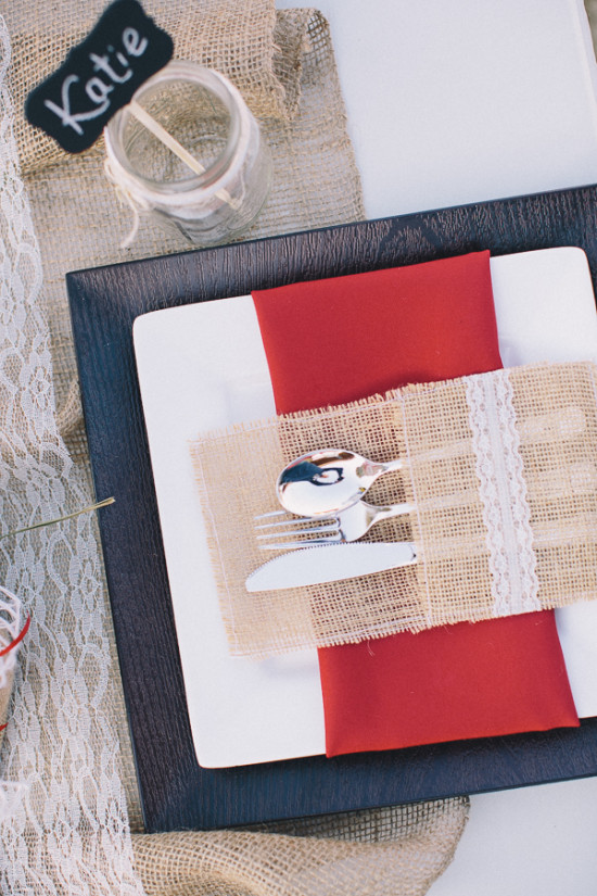 country-burlap-and-lace-wedding