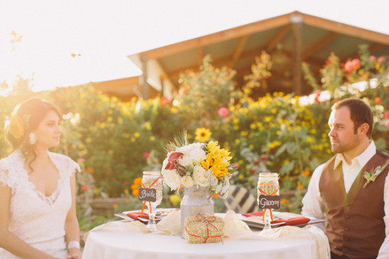 country-burlap-and-lace-wedding