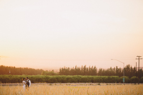 country-burlap-and-lace-wedding