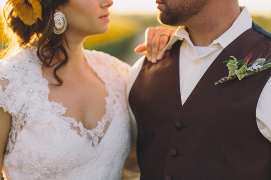 country-burlap-and-lace-wedding