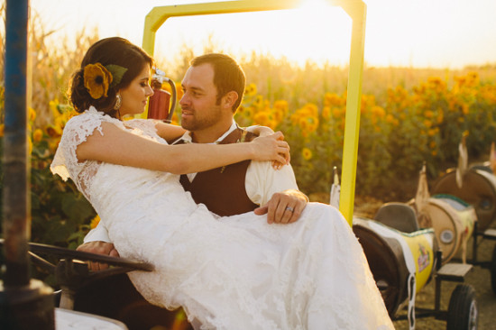 country-burlap-and-lace-wedding