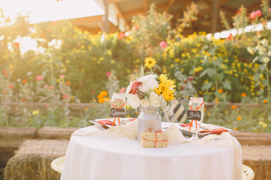 country-burlap-and-lace-wedding
