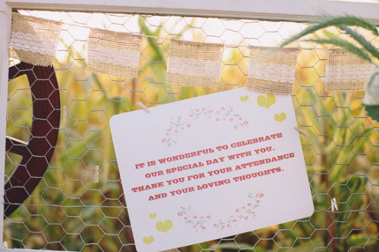 country-burlap-and-lace-wedding