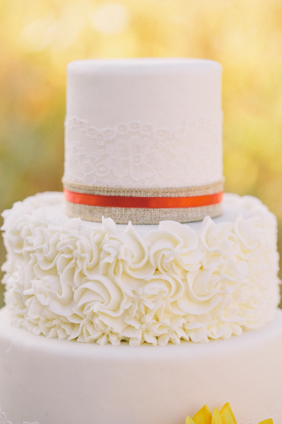 country-burlap-and-lace-wedding