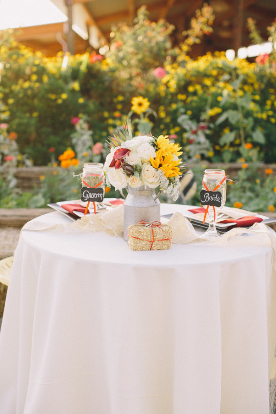 country-burlap-and-lace-wedding