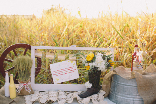 country-burlap-and-lace-wedding