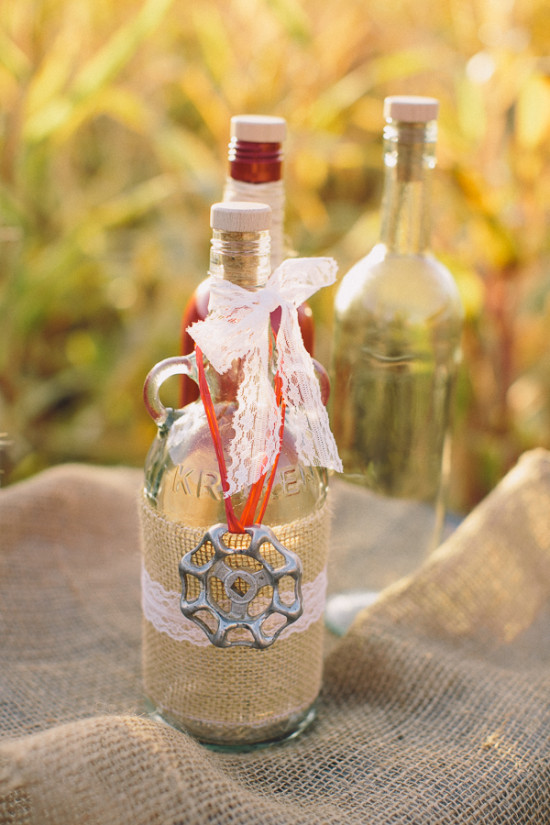 country-burlap-and-lace-wedding