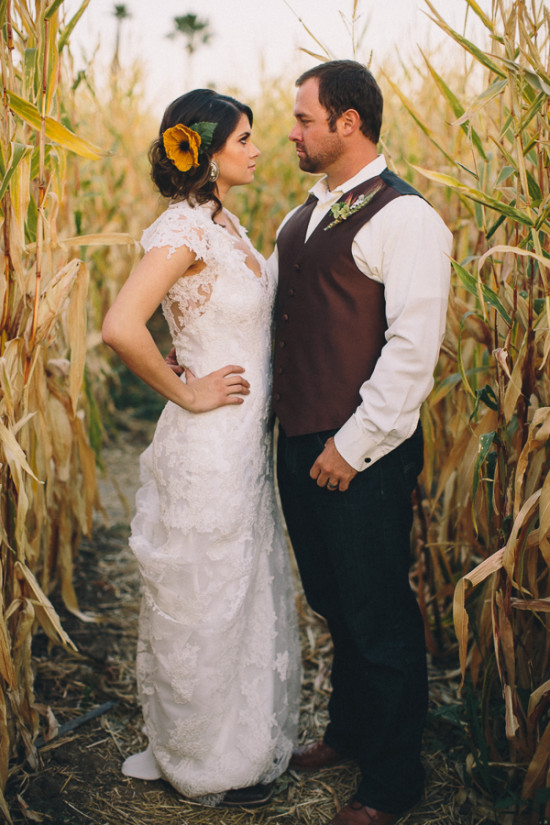 country-burlap-and-lace-wedding