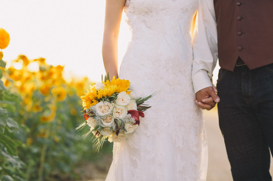 country-burlap-and-lace-wedding