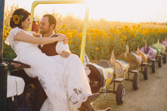country-burlap-and-lace-wedding
