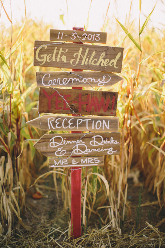 country-burlap-and-lace-wedding