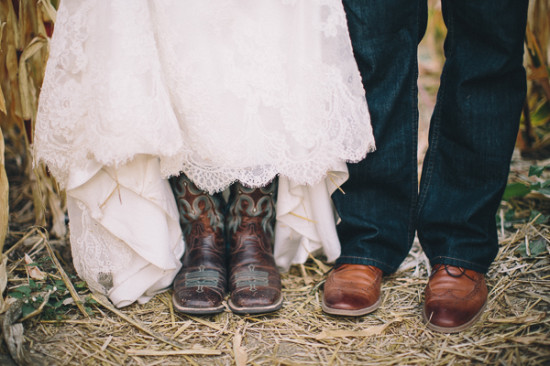country-burlap-and-lace-wedding