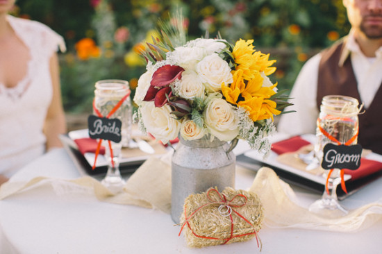 country-burlap-and-lace-wedding