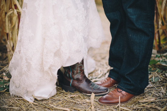 country-burlap-and-lace-wedding