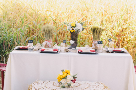 country-burlap-and-lace-wedding