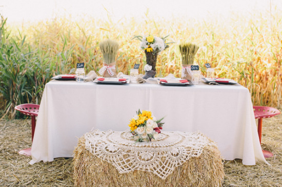country-burlap-and-lace-wedding