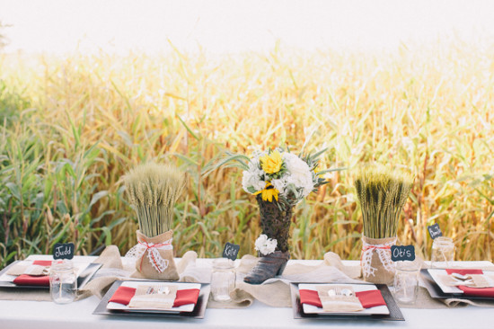 country-burlap-and-lace-wedding