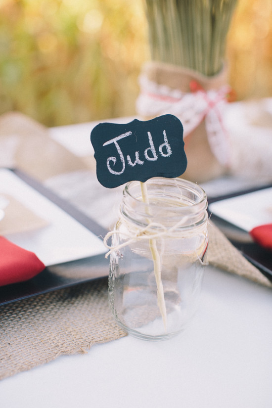country-burlap-and-lace-wedding