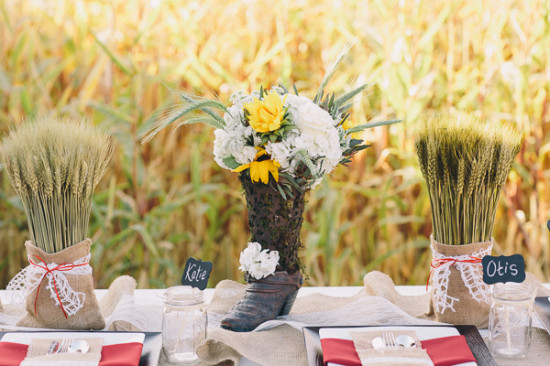 country-burlap-and-lace-wedding