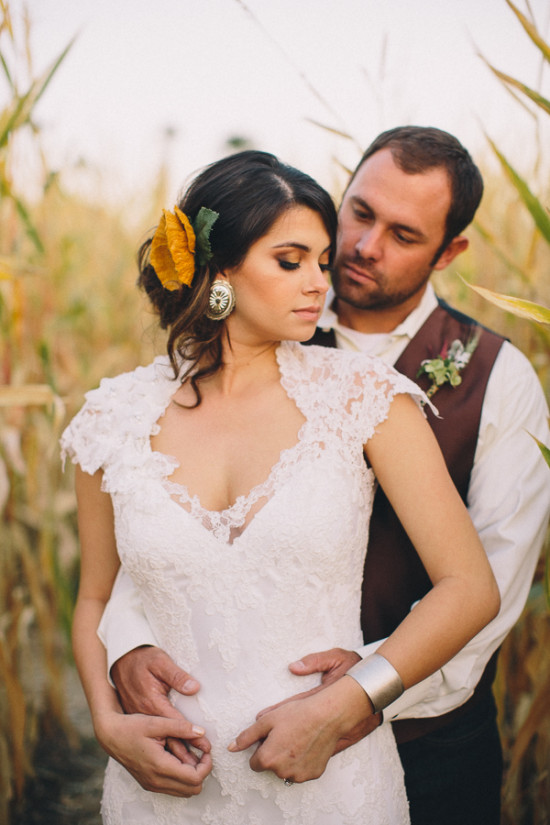 country-burlap-and-lace-wedding