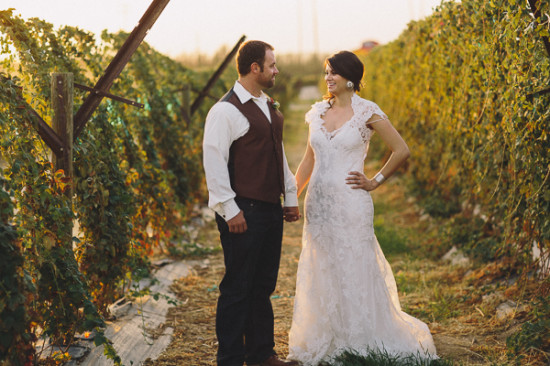 country-burlap-and-lace-wedding