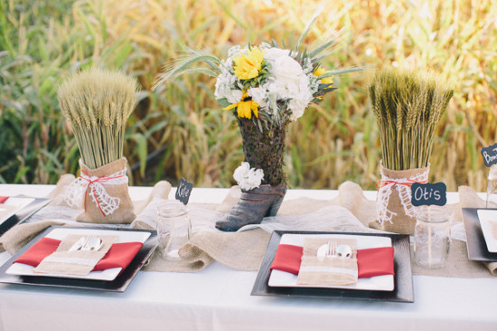 country-burlap-and-lace-wedding