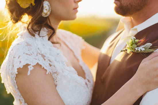 country-burlap-and-lace-wedding