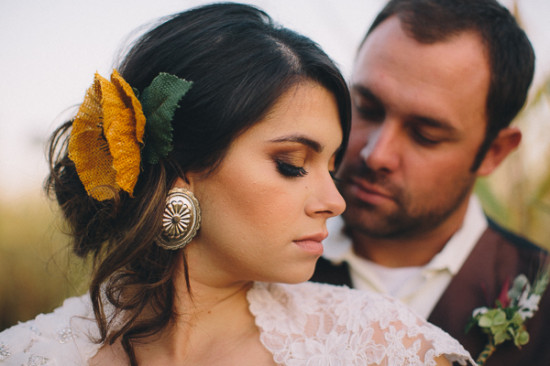 country-burlap-and-lace-wedding