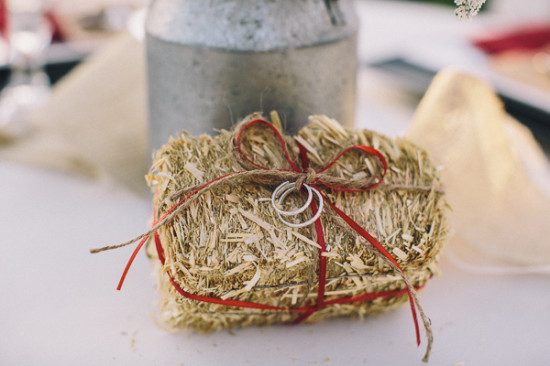 country-burlap-and-lace-wedding