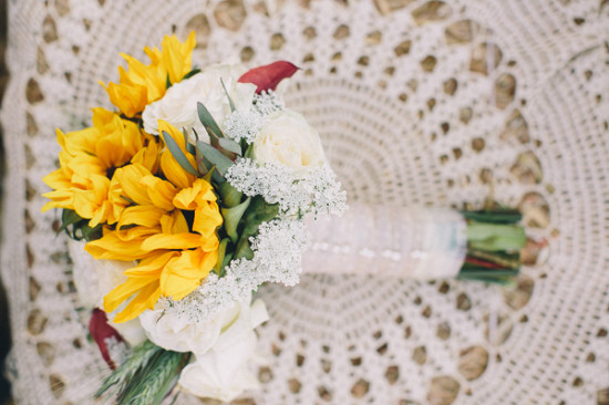 country-burlap-and-lace-wedding