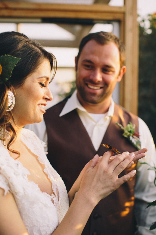 country-burlap-and-lace-wedding