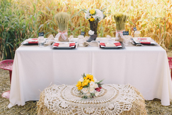 country-burlap-and-lace-wedding