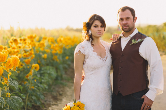 country-burlap-and-lace-wedding