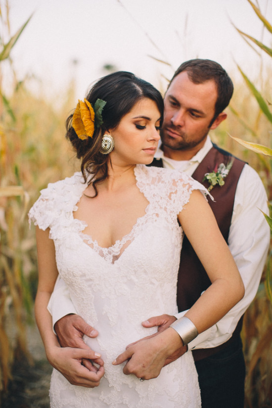 country-burlap-and-lace-wedding