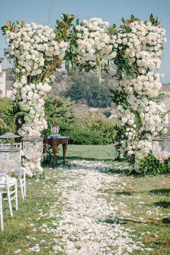 white rose wedding alter