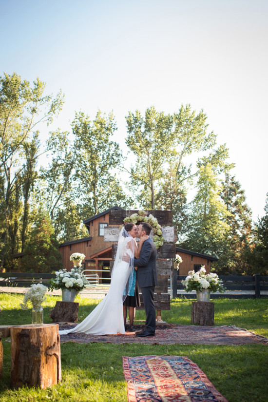 handcrafted-barn-wedding-in-vancouver