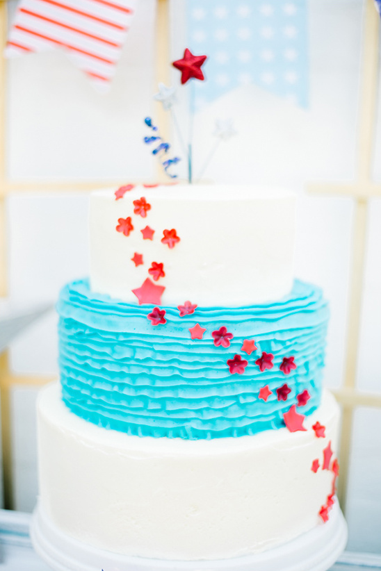 red white and blue wedding cake