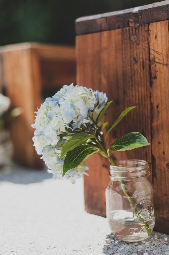 hydrangea bloom and mason jar aisle decor