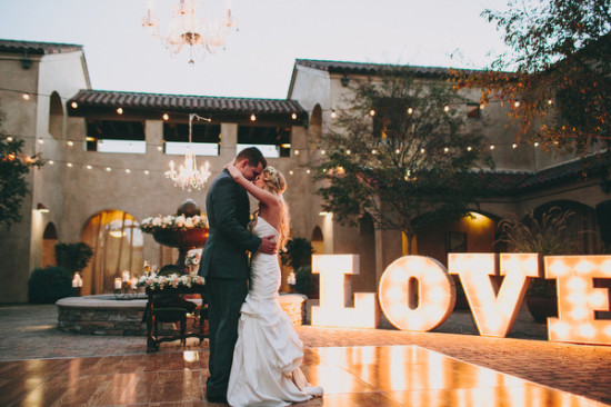 shabby-chic-plaza-wedding