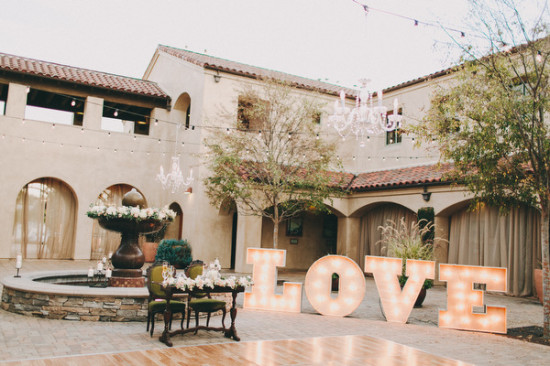 shabby-chic-plaza-wedding