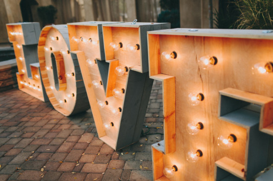 shabby-chic-plaza-wedding
