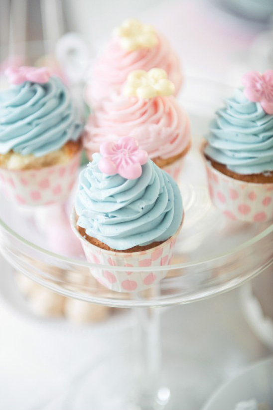 pink and blue wedding cupcakes