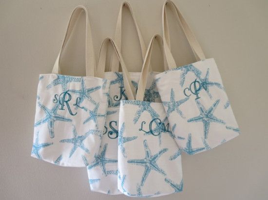 Monogrammed starfish tote bags for beach wedding favors