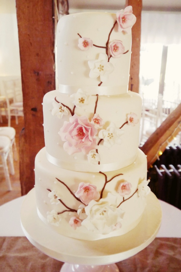 heart-filled-rustic-wedding-in-england